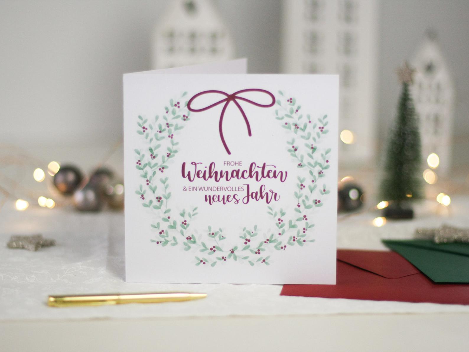 Postkarte „Frohe Weihnachten“ mit Kranz, Klappkarte & Umschlag