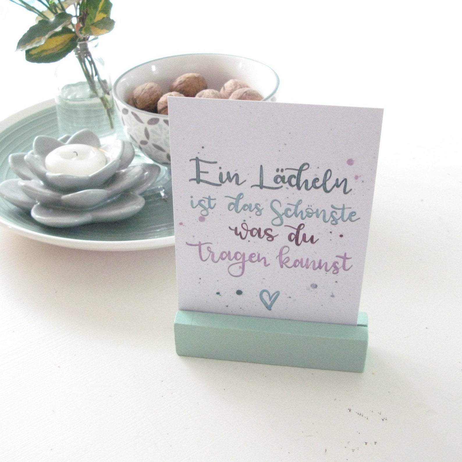 Postkarte "Ein Lächeln ist das Schönste was du tragen kannst"