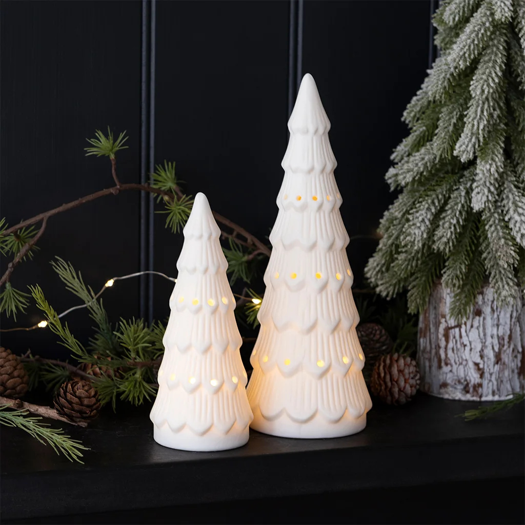 Leucht-Deko aus matter Keramik - großer Weihnachtsbaum (20 cm)