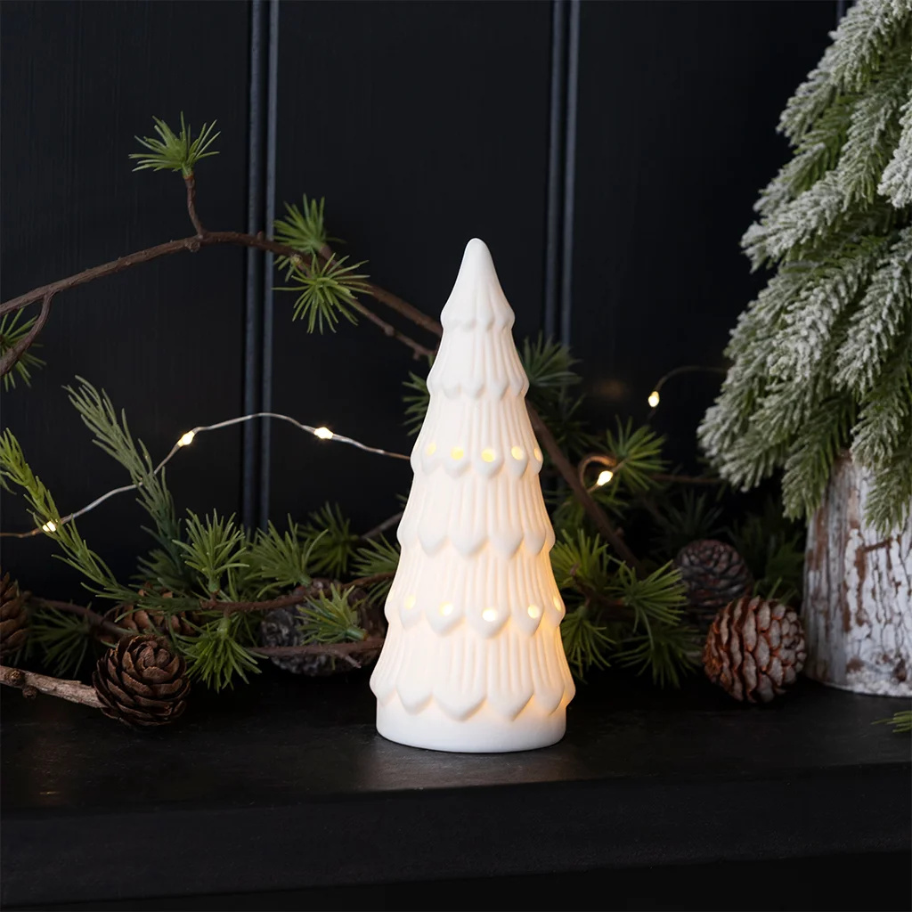 Leucht-Deko aus matter Keramik - kleiner Weihnachtsbaum (14 cm)-