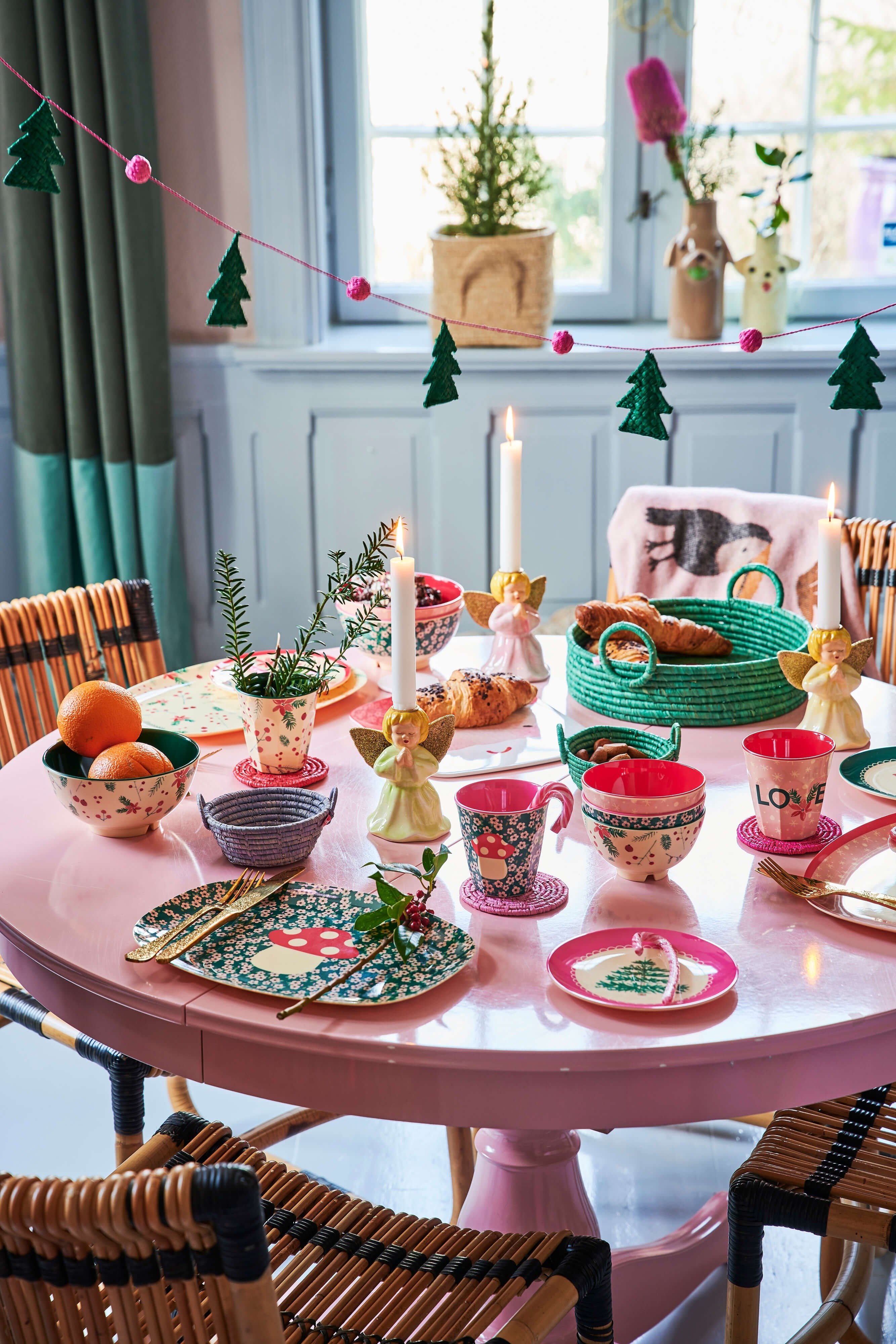 Platte mit Weihnachtssternen