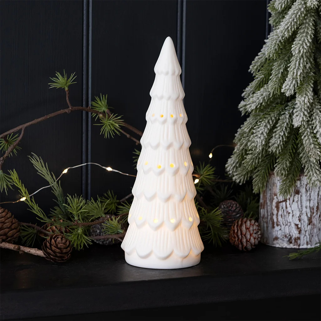 Leucht-Deko aus matter Keramik - großer Weihnachtsbaum (20 cm)