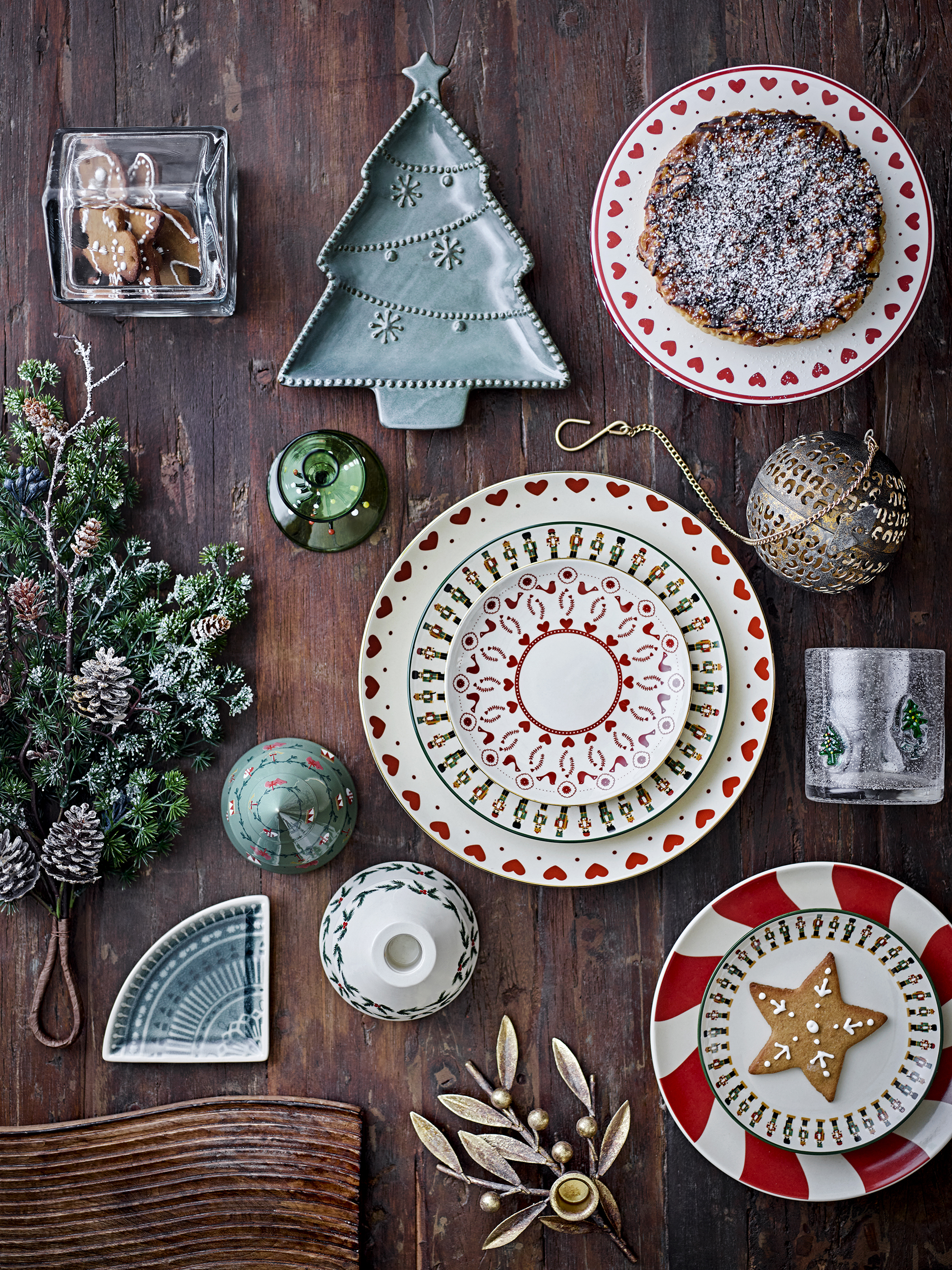 Kerzenständer von Bloomingville, Tannenbaum-Form, Steingut