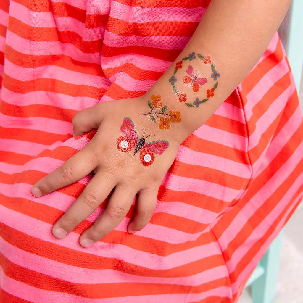 Tattoos "Floral Flutter"- Blumen und Schmetterlinge