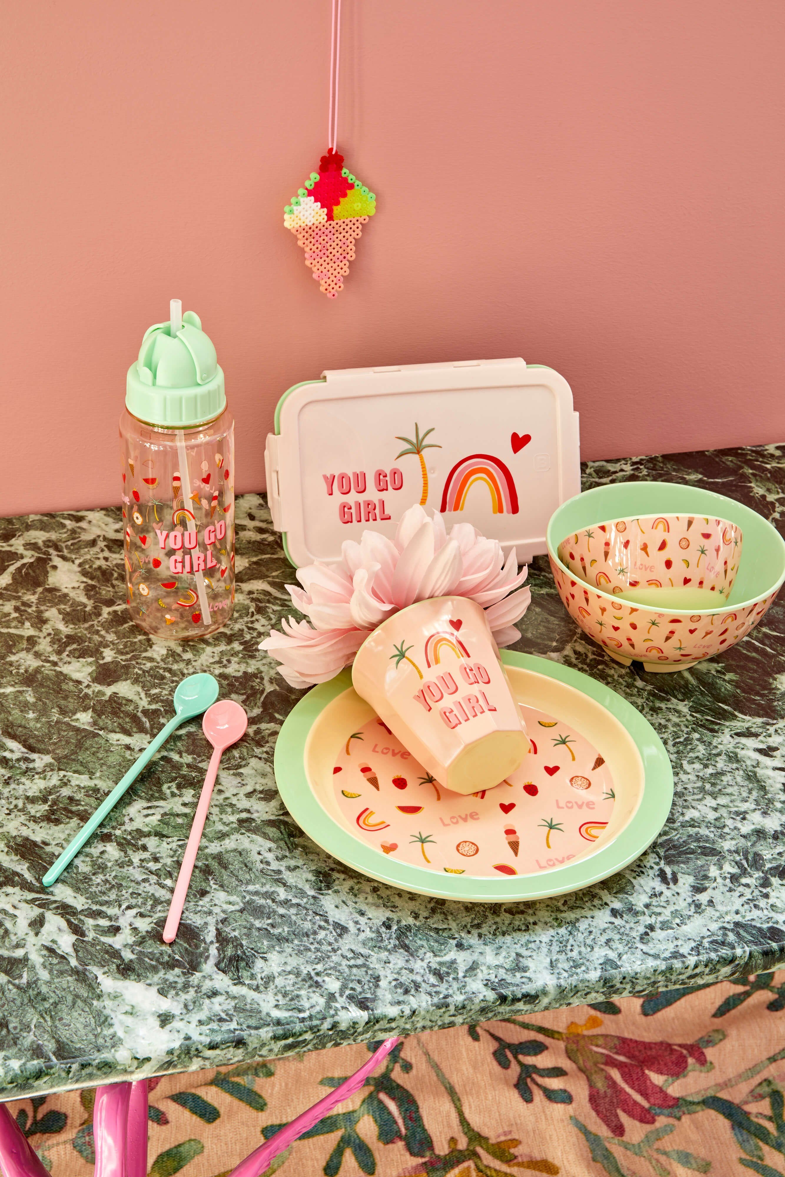 Teller "you go girl" mit Regenbogen, Eis und Palme