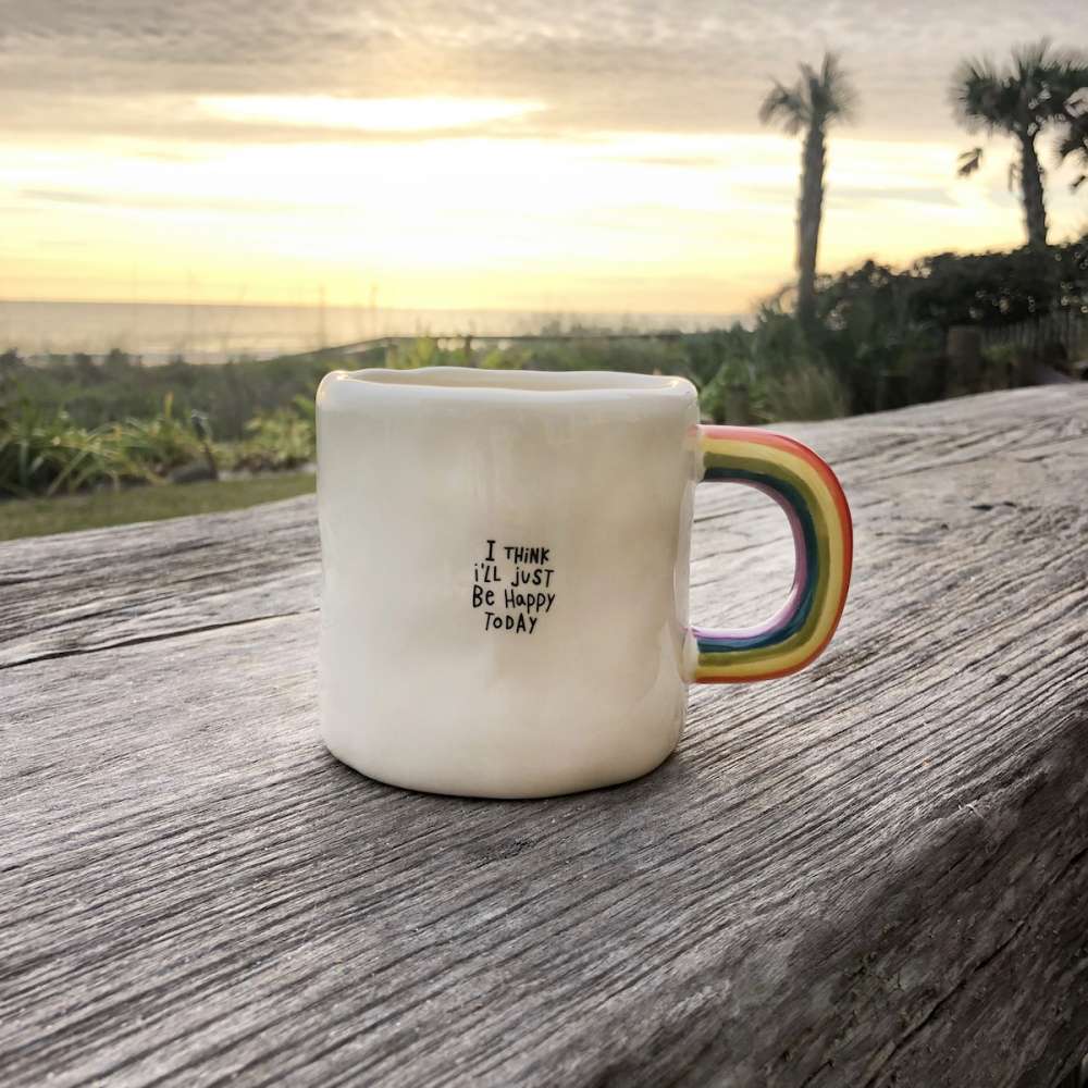 Tasse Regenbogengriff "just be happy"