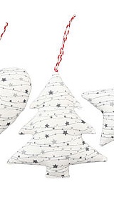 Anhänger von Krasilnikoff aus Stoff, Tannenbaum mit Sternen